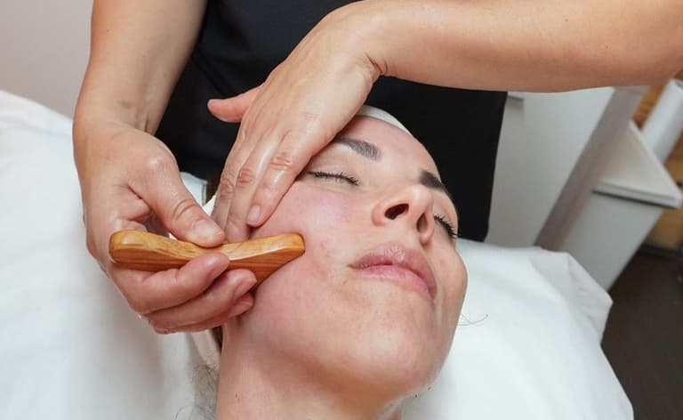  Maderoterapia facial en Porriño